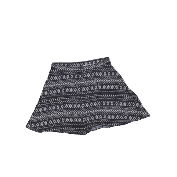 H&M Divided Gray & White Tribal Print Button Front Mini Skirt Sz 4 - Picture 1 of 5